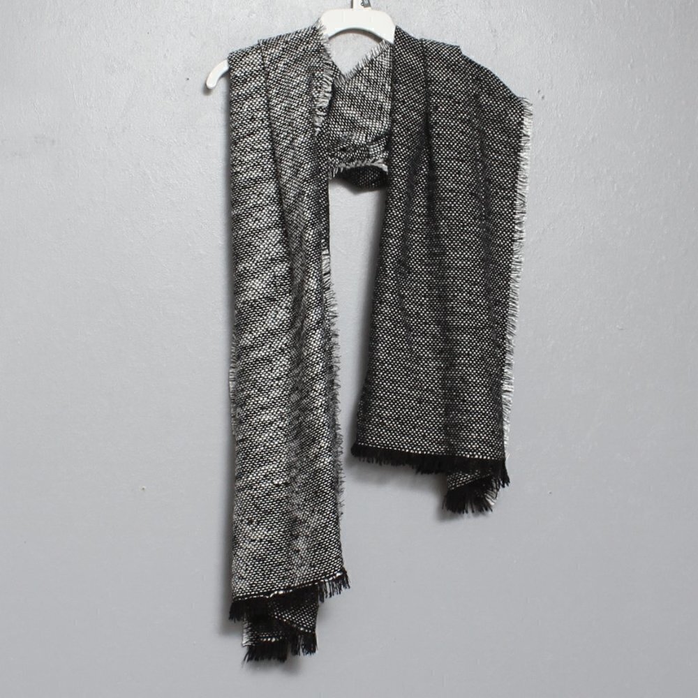 Banana republic black white fringe long wide acrylic scarf